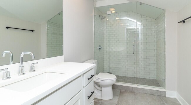 Building Photo - 2639 N Wayne Ave