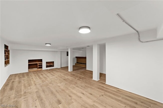 Building Photo - 867 East Blvd