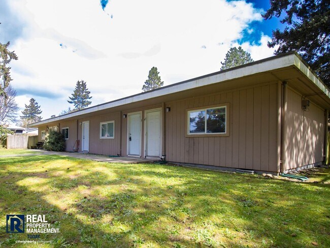 Building Photo - Renovated 1BR w/ Patio, Yard Access & Pet-Friendly Living!