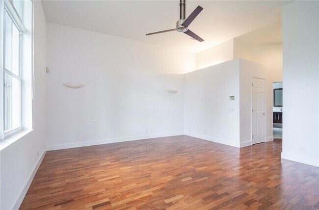 Building Photo - 2519 Bay Pointe Ct