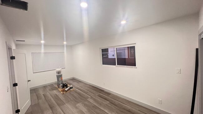 Building Photo - 14008 Filmore St