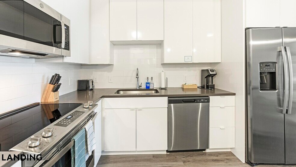 Building Photo - 4950 W Prescott St