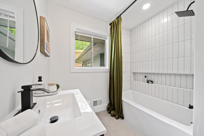 Building Photo - 3964 Gretna Green Dr