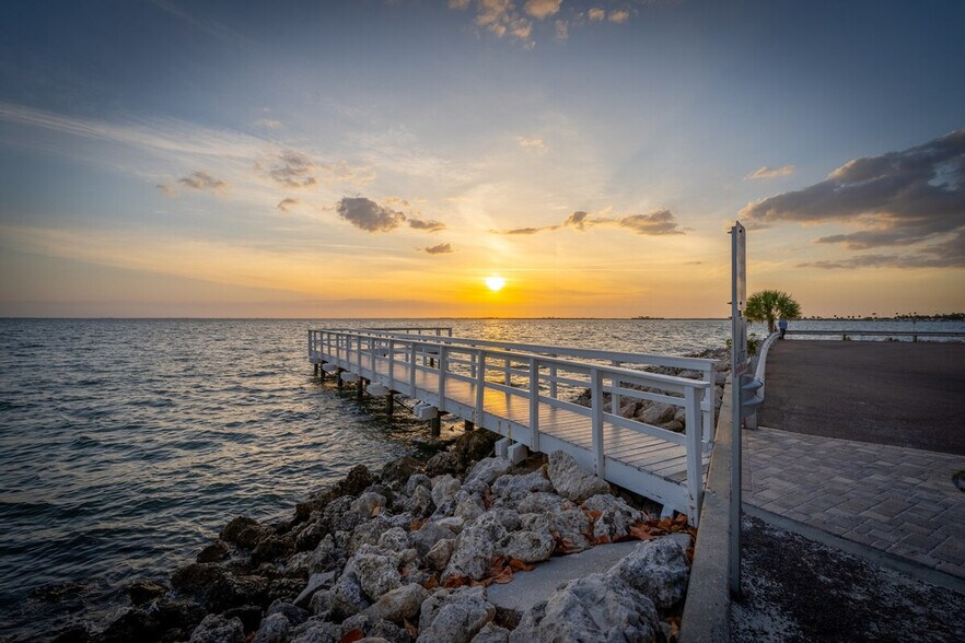 Building Photo - 2502 N Rocky Point Dr