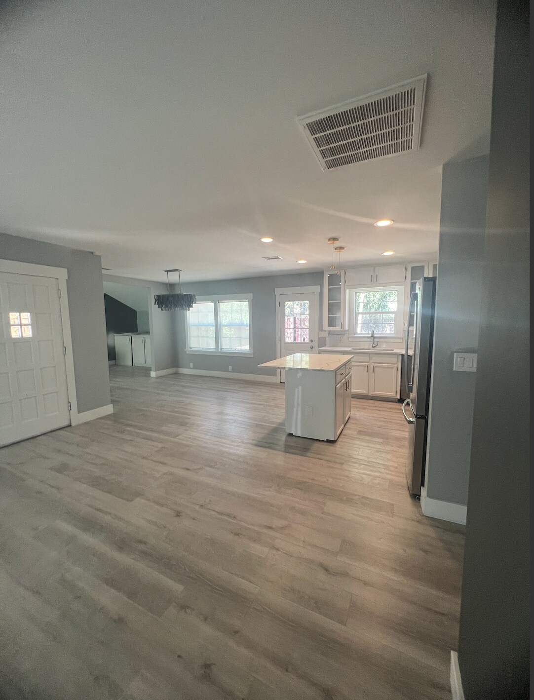 Building Photo - 2802 W 45th St