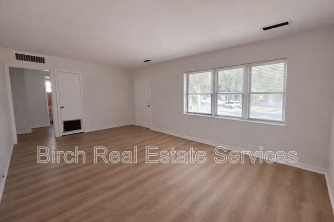 Building Photo - 216 S Lincoln Ave