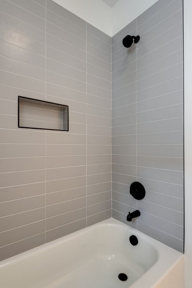 Building Photo - 214 Eisenhower Dr