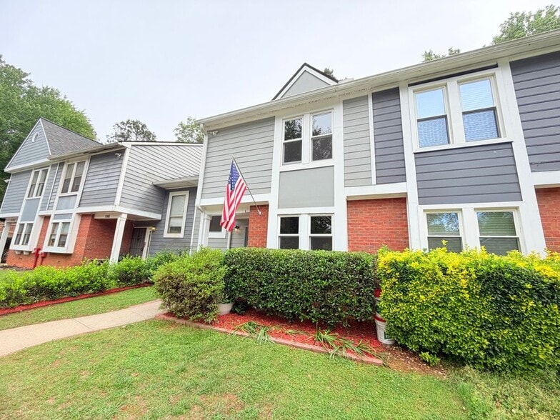 Building Photo - 1145 Berkley Dr SE