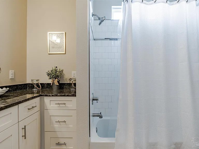 Building Photo - 804 W Belmont St