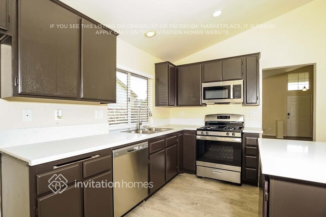 Building Photo - 39826 Milan Dr