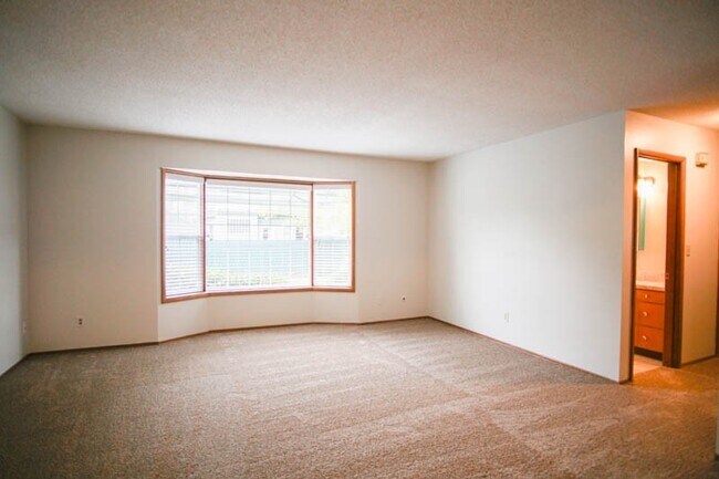 Building Photo - Mid-Century 2-Bedroom in Sullivan's Gulch-...