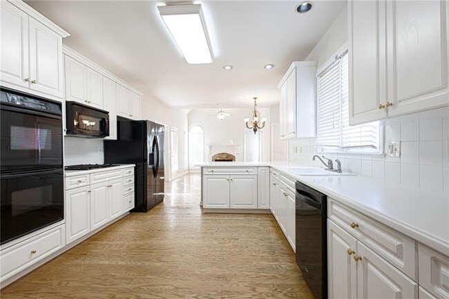 Building Photo - 1346 Parkview Ln NW