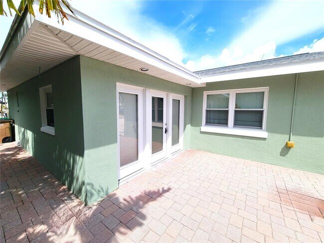 Building Photo - 314 Bahia Vista Dr