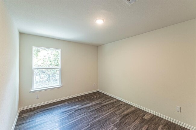 Building Photo - 5409 Nielan St
