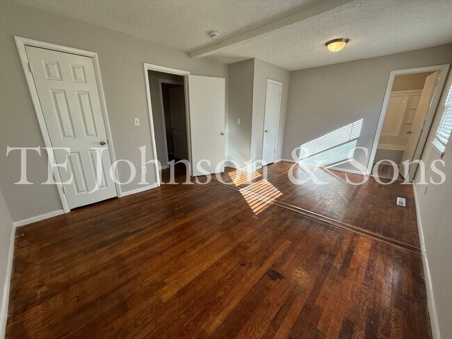 Building Photo - Charming 3BR/2BA Home with Hardwood Floors, Bonus Room & Outdoor Living