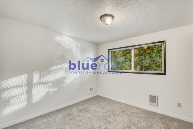 Building Photo - 14904 SE Arista Dr