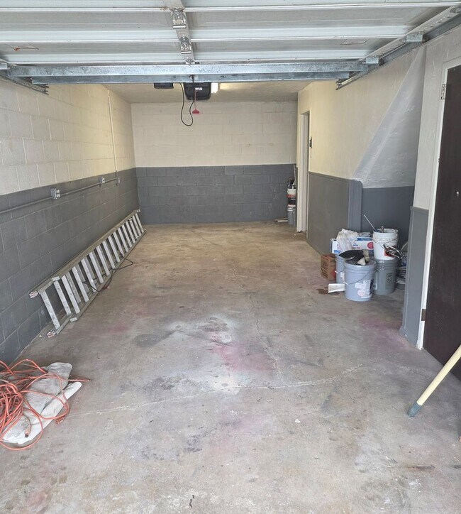 Building Photo - 650 Ocean Ln