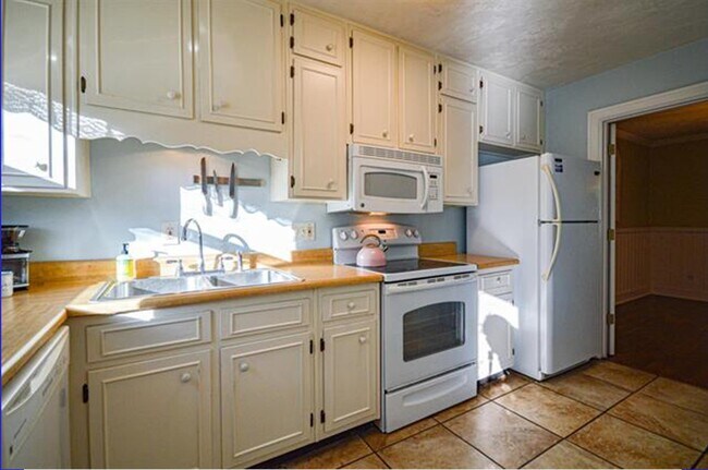 Building Photo - 980 Marys Dr