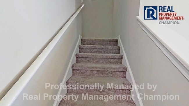 Building Photo - Spacious 3 BD/2.5 BA Home with Office Feat...