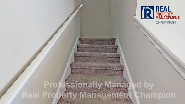 Building Photo - Spacious 3 BD/2.5 BA Home with Office Featuring Open Floorplan