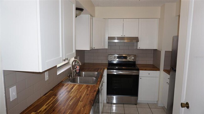 Building Photo - 7011 Place De La Paix