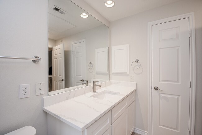 Building Photo - 2400 McCue Rd