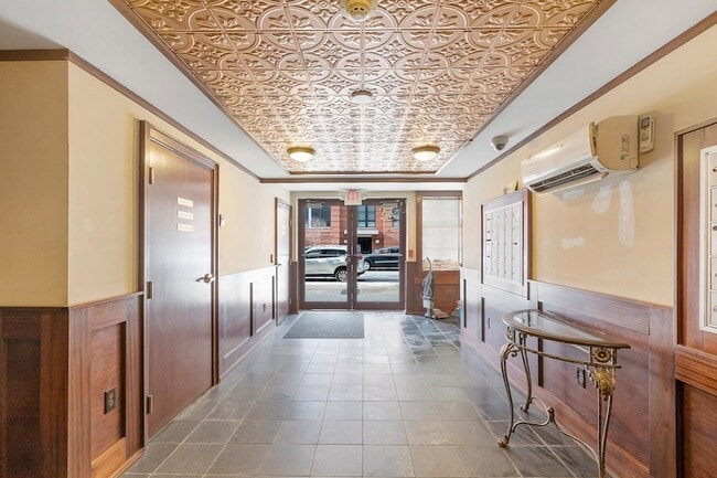 Building Photo - 1331 Grand St