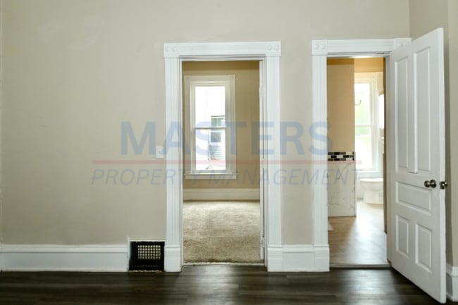 Building Photo - 834 Prouty Ave