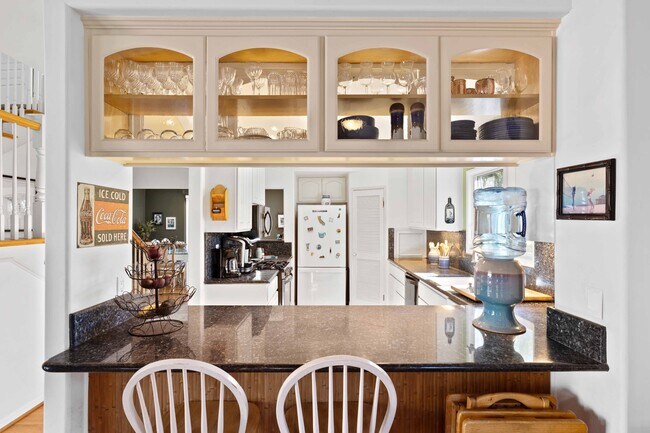 Building Photo - 1605 Lynngrove Dr