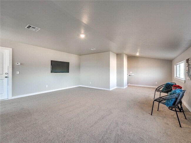 Building Photo - 1270 Lakeview Dr