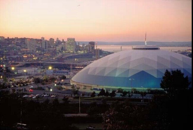 Building Photo - Harborview East