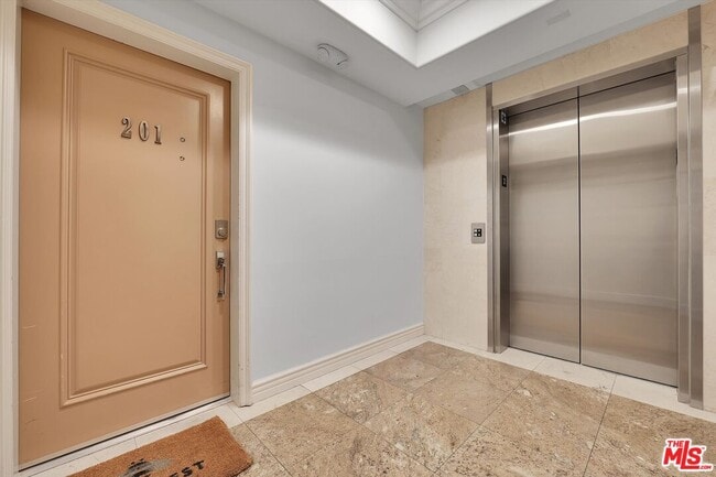 Building Photo - 1601 S Bentley Ave