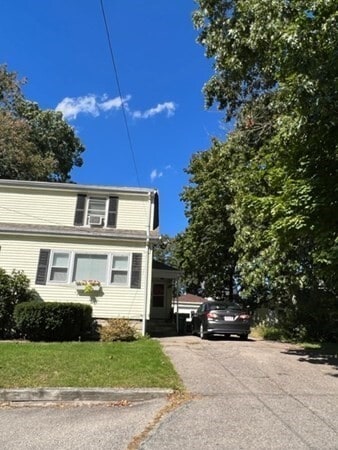 Building Photo - 72 Charles St