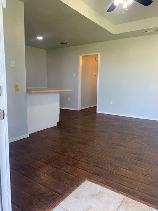 Building Photo - Big lot- Cute 2/1 duplex! Burleson