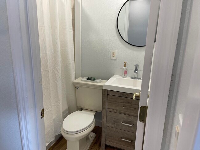 Building Photo - 196 SW Kanner Hwy