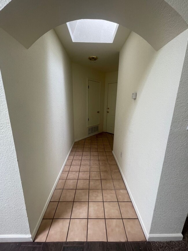 Building Photo - Charming 3-bedroom, 2-bathroom Home locate...