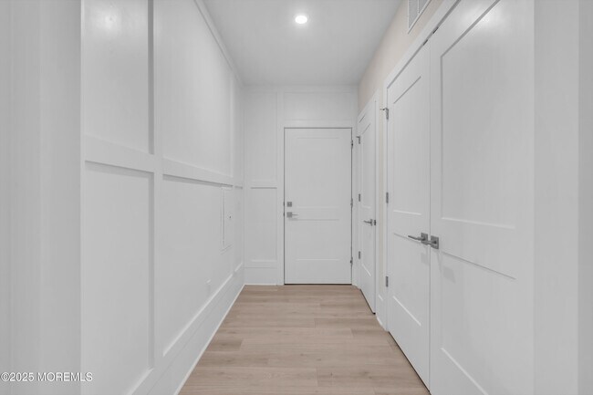 Building Photo - 218 3rd Ave