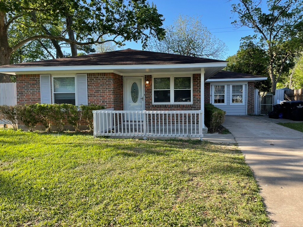 Building Photo - 301 Cypress St