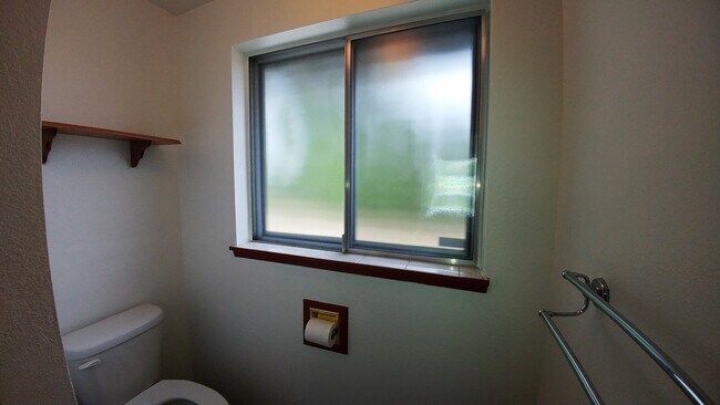 Building Photo - Newly Renovated 3 Bedroom Rambler w/ bonus room!!