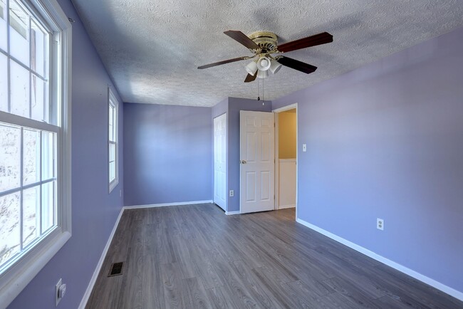 Building Photo - 3BD/1.5BA, Cozy Townhome in Silver Spring.