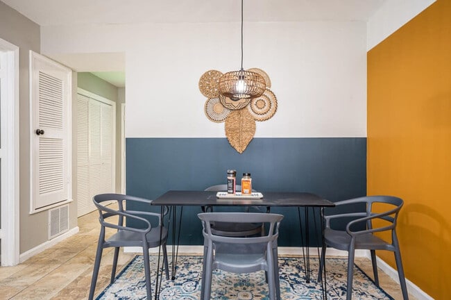 Building Photo - 1283 Sweet Pine Dr