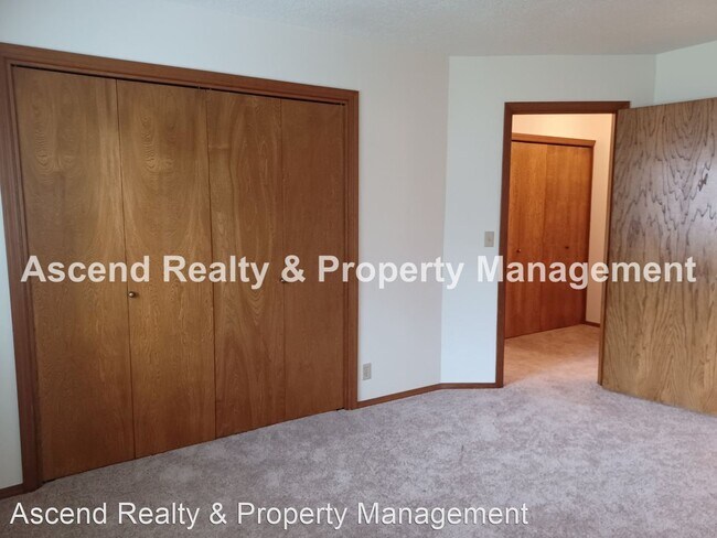 Building Photo - 3 br, 2 bath House - 10780 SW Summer Lake Dr