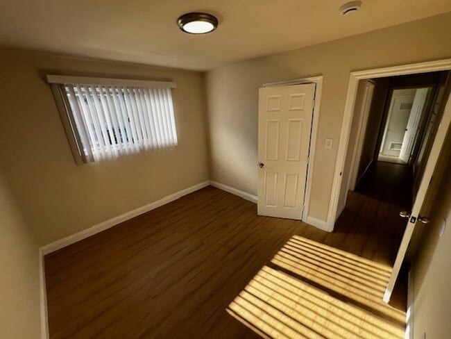 Building Photo - 2br - 1/2 twin Home with yard , garage and lots of parking