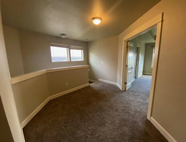 Building Photo - 13392 SE Autumnwood Ln