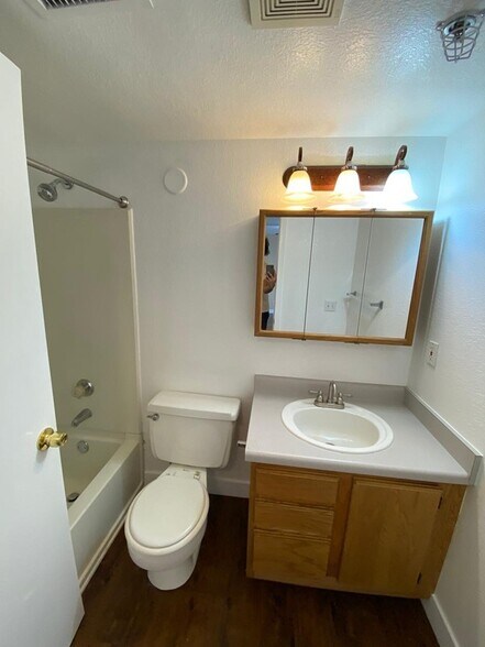 Building Photo - 537 S 900 E