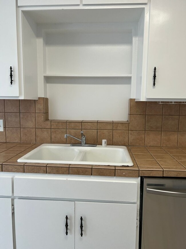 Building Photo - Available now! El Camino & Colfax - 2 bedr...
