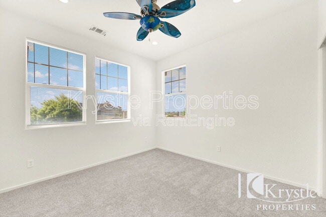 Building Photo - 35 Goldfinch Dr