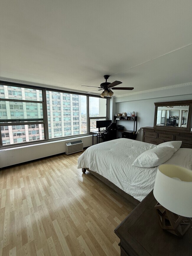 Building Photo - 3600 N Lake Shore Dr