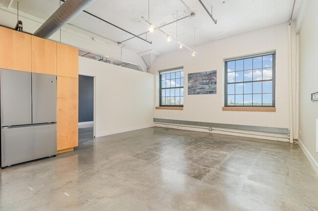 Building Photo - 730 Stinson Blvd NE
