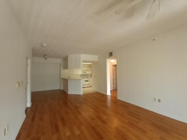 Building Photo - 3018 Alcazar Pl
